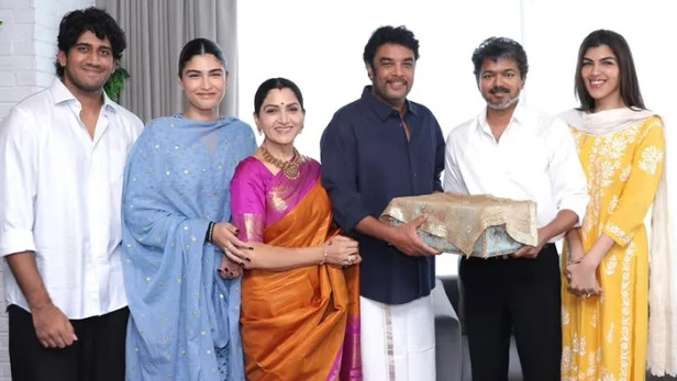 Khushboo invites CM Vijay for her daughters marriage