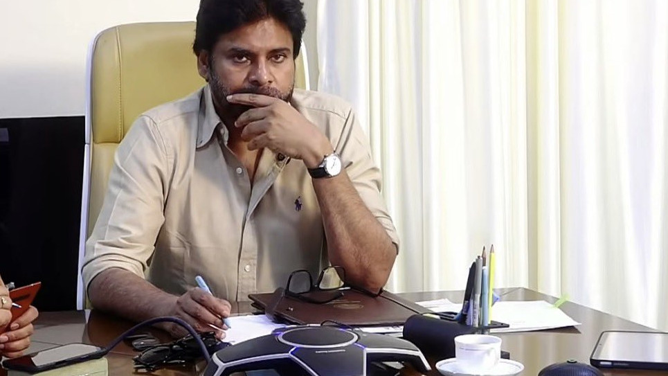 Gaddar Daughter fires at Pawan Kalyan