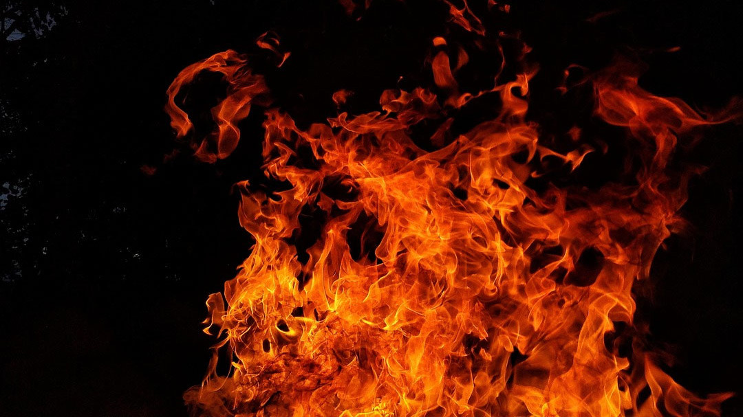 Hospital Staff Flees as Thick Smoke Engulfs ICU 3 Dead in Bihar Hospital Fire Tragedy