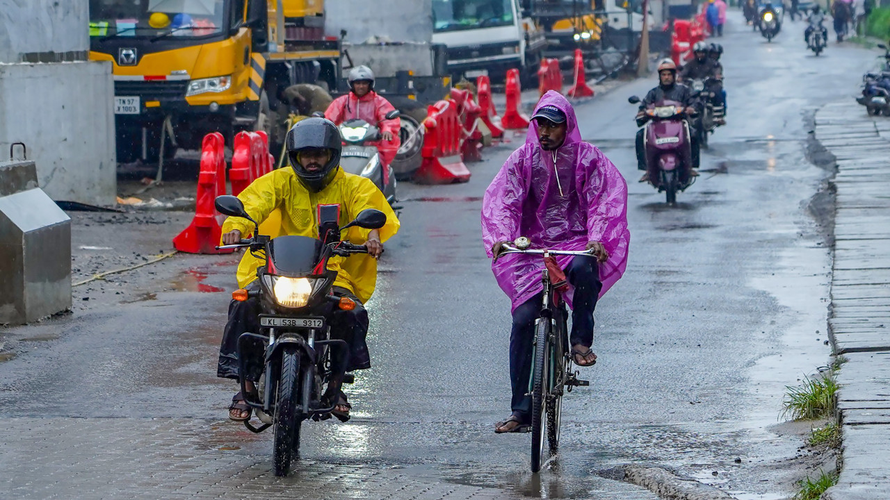 Heavy rains lash Kerala IMD issues warning