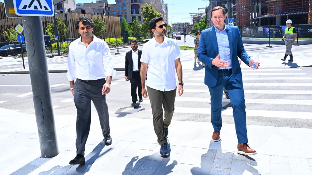 Nara Lokesh surprised by disease diagnosing ATM in Moscow