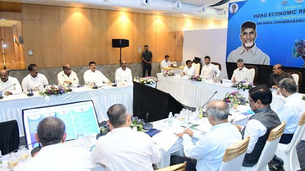 Chandrababu Naidu orders to develop Visakhapatnam as a world class Bay City