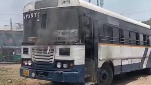 APSRTC bus fire in Gollapudi passengers escape through windows safely