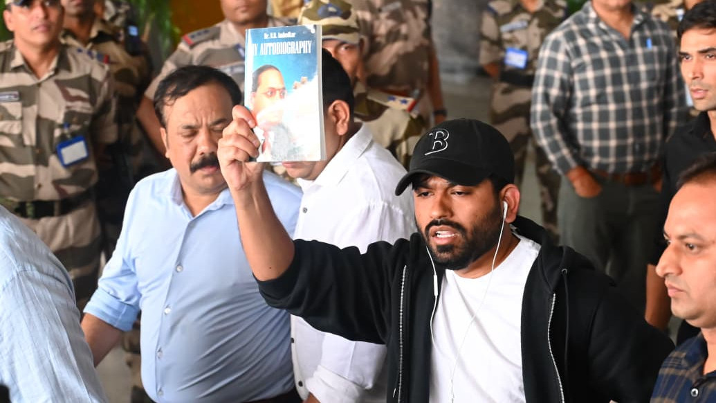 Abhijit Dipke arrives in Delhi as police permit CJP protest