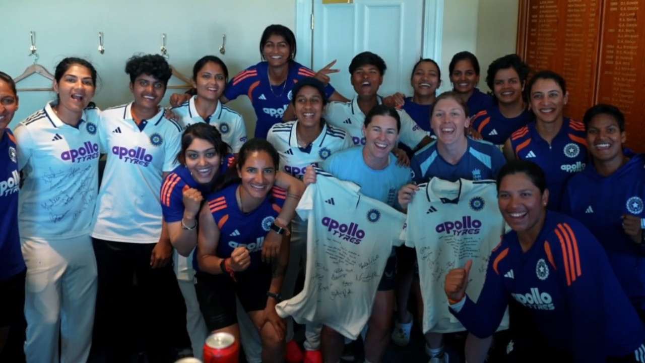 Team India honour retiring Beaumont, Knight with signed jerseys