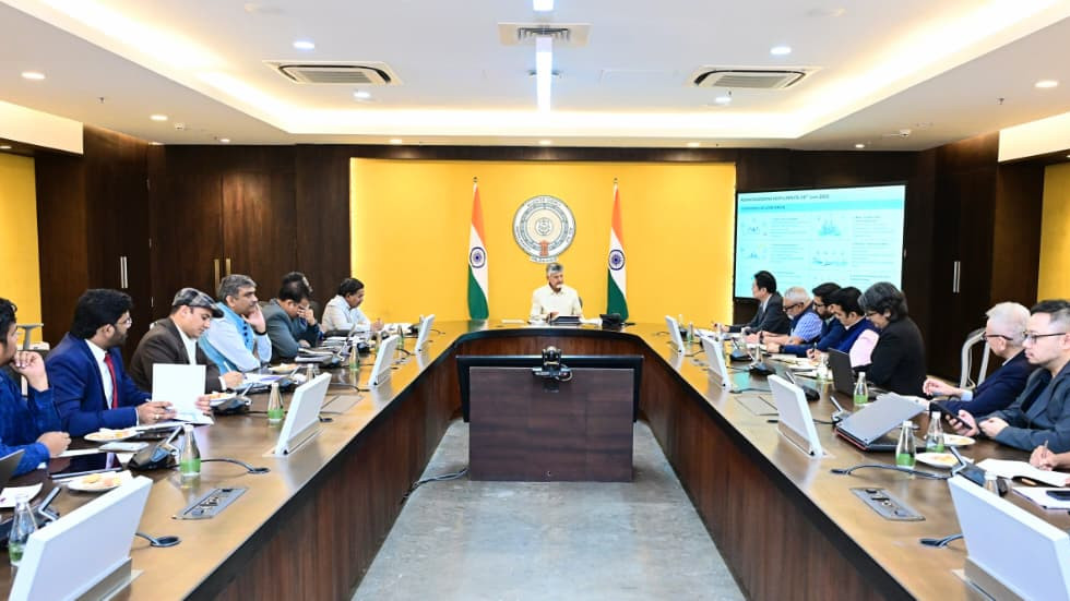 Amaravati 20 Master Plan CM Chandrababu Naidu reviews with Singapore representatives