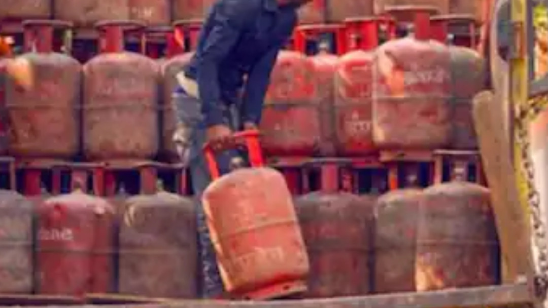 Swiggy Instamart gas cylinder delivery within minutes of ordering