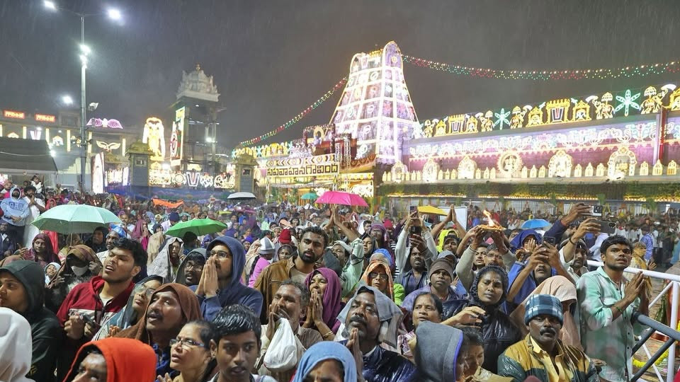 Tirumala Heavy Rush Continues 24 Hours Waiting For Venkateswara Darshan