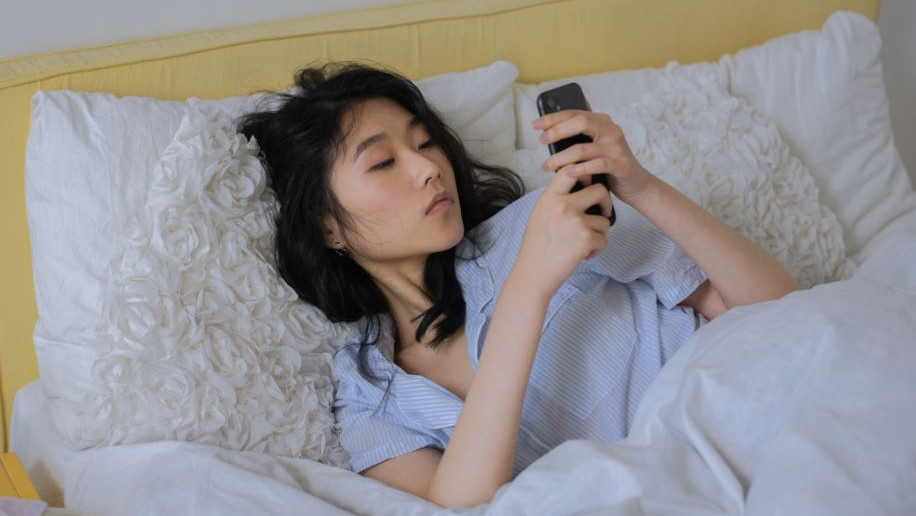 Smartphone usage impact on sleep quality and brain rest