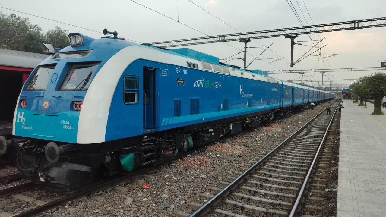 Indian Railways New Era Indias First Hydrogen Train Ready for Launch