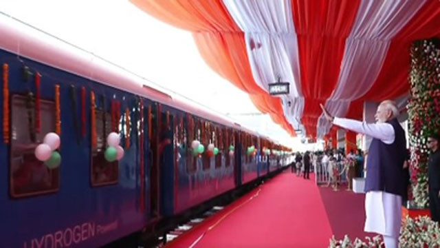 PM Modi inaugurates Indias first hydrogen train marking a new era