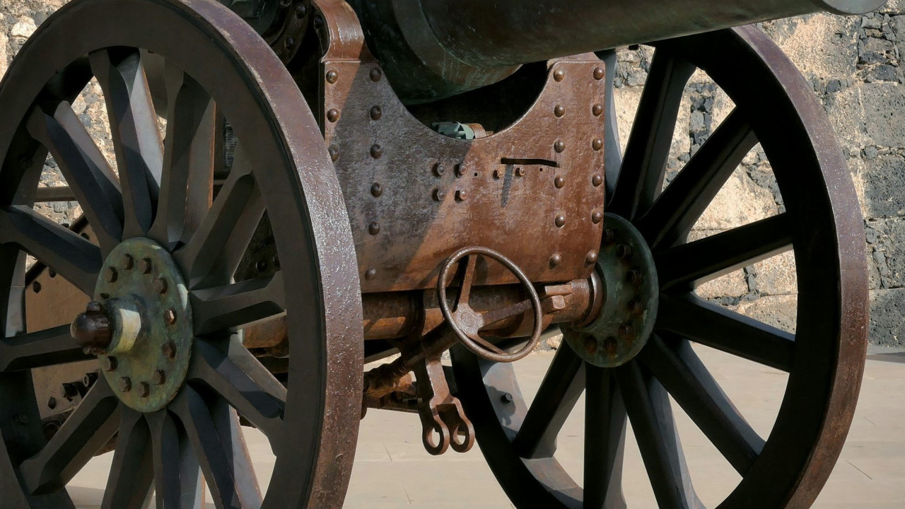 Huge robbery in Madhya Pradesh 3000 kg cannon stolen from Narwar Fort