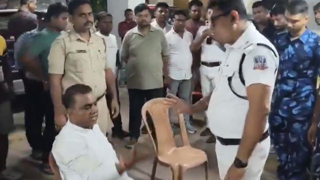 Varun Biswas thrashed on road for showing political power in West Bengal