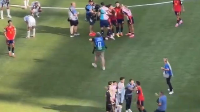 Leandro Paredes attacks Spain player during celebrations after World Cup Final