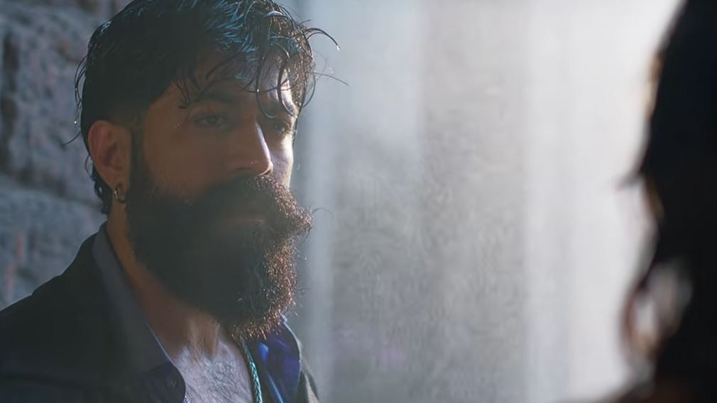 Toxic Second Song Yash Tara Sutaria Romance in Manasu Agadu