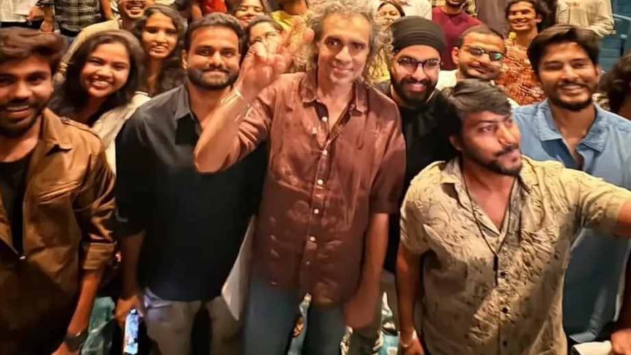 Imtiaz Ali Visits Hyderabad to Celebrate the Success of Main Vaapas Aaunga