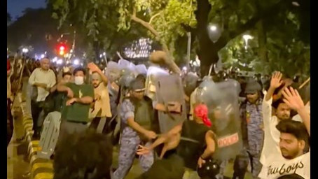 Tension at Jantar Mantar again Protesters attack police with stones and bottles