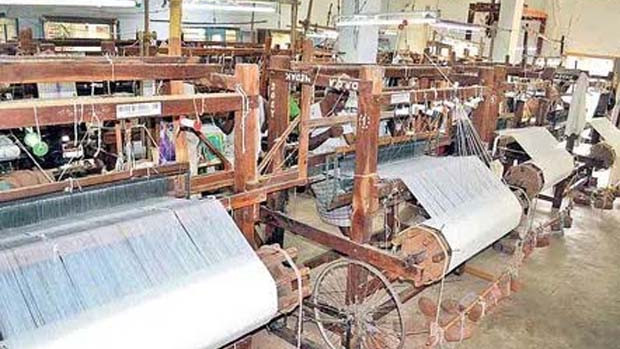 National honor for AP handloom art awards for two weavers