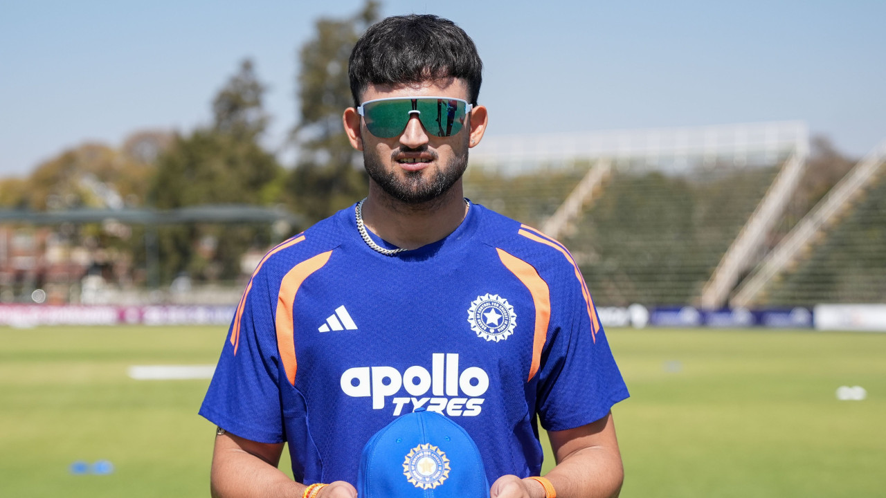 1st T20I: Ashok handed debut as India opt to bowl against Zimbabwe