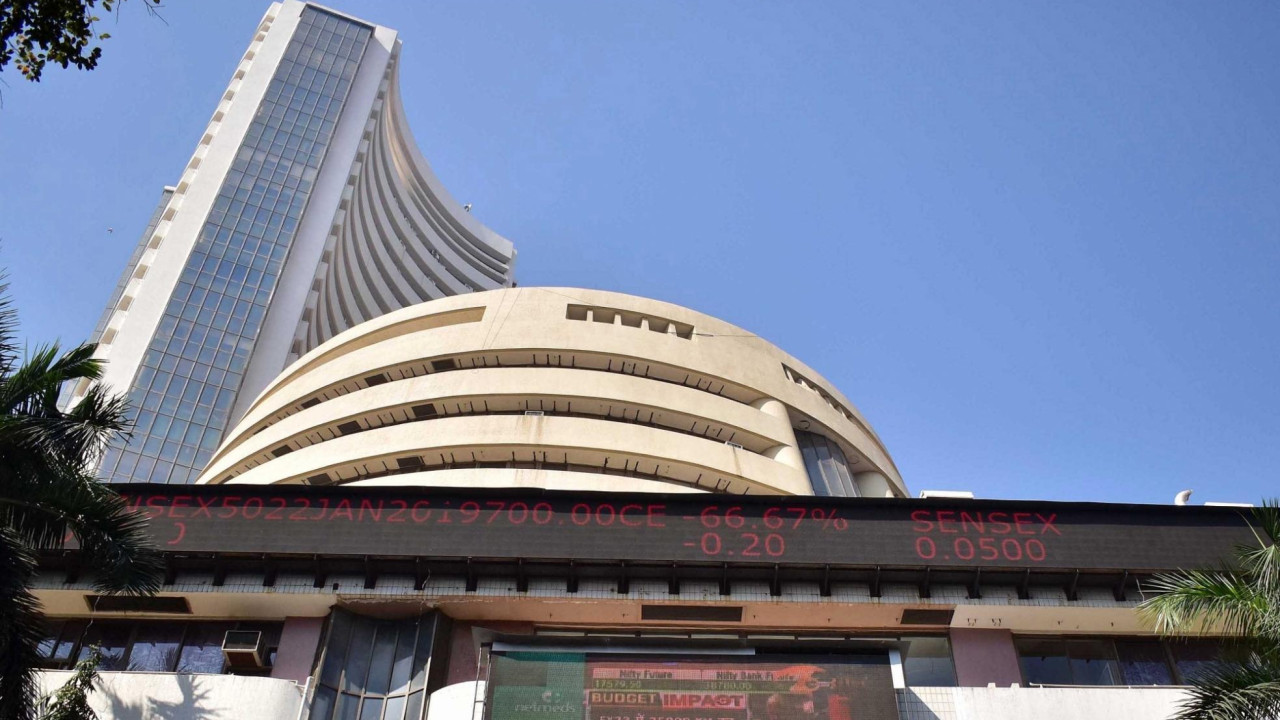 Sensex down 332 points as Indian markets continue losing streak