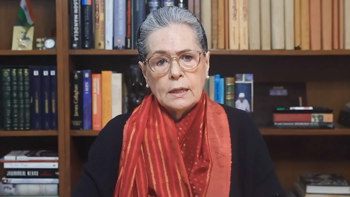 Sonia Gandhi condemns police lathi charge on peaceful student protesters in Delhi