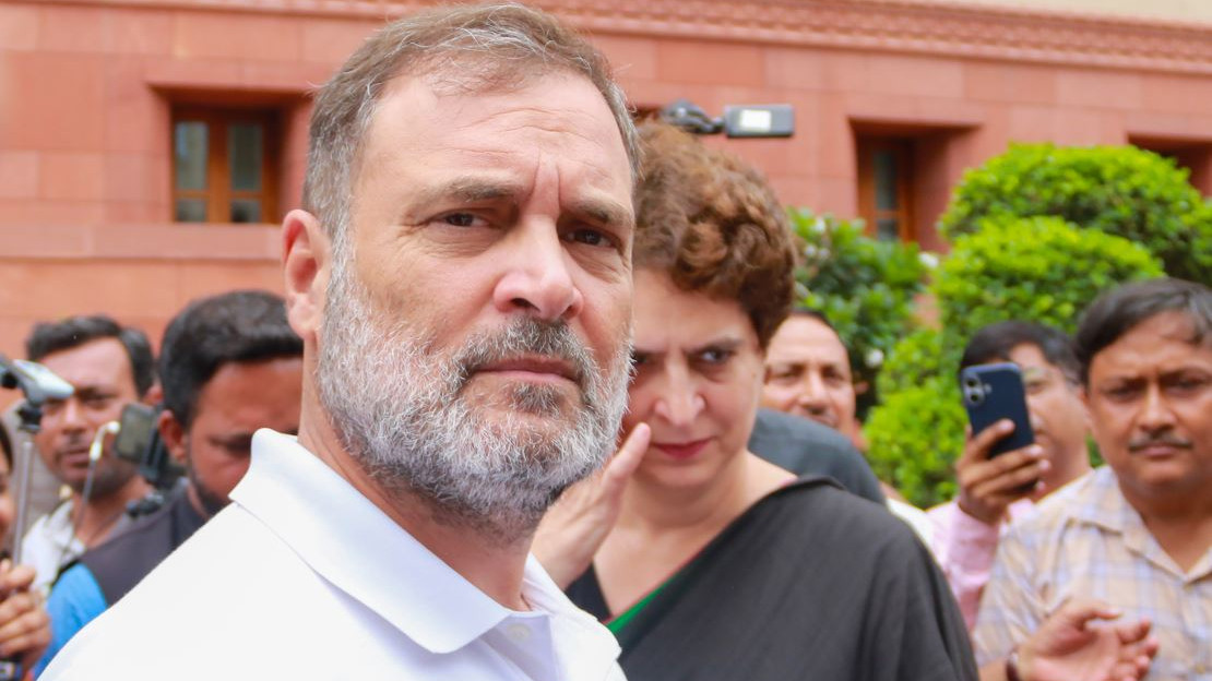 Rahul Gandhi meets students at Jantar Mantar protesting NEET paper leak
