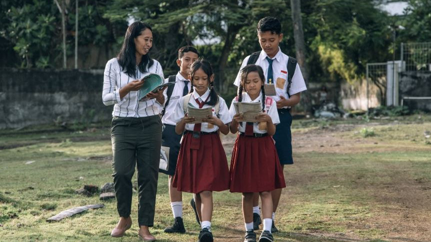 Child Psychologists suggest not to bombard children with questions immediately after school
