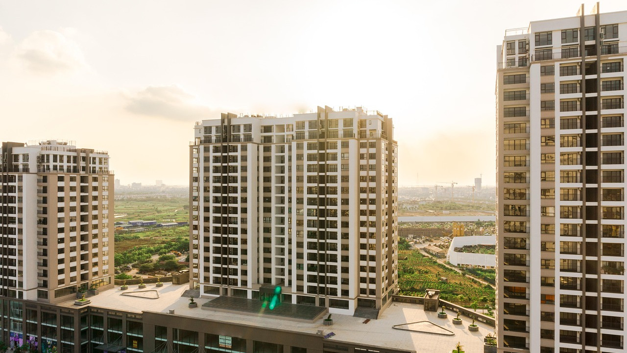 Bombay High Court provides big relief to flat owners and stops builders from claiming future FSI