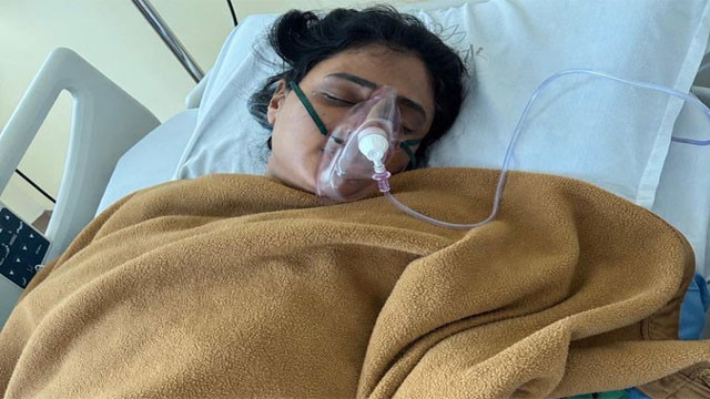 YS Sharmila on hospital bed AP Congress chief clarifies about surgery