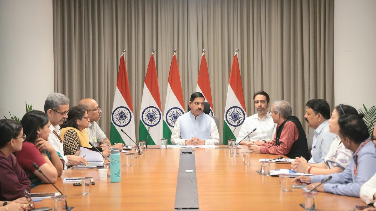 Pralhad Joshi takes charge as new Union Education Minister