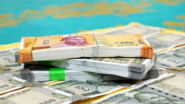 Nepal ends decade long restrictions on Indian currency and allows five hundred rupee notes