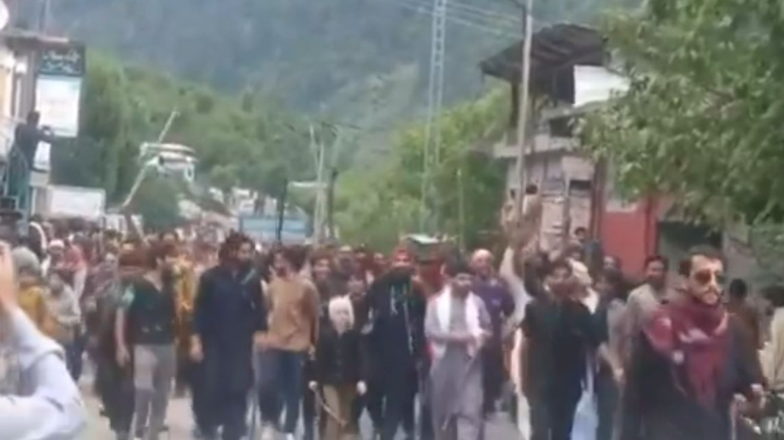 Joint Awami Action Committee leads massive Long March from Rawalakot to Muzaffarabad