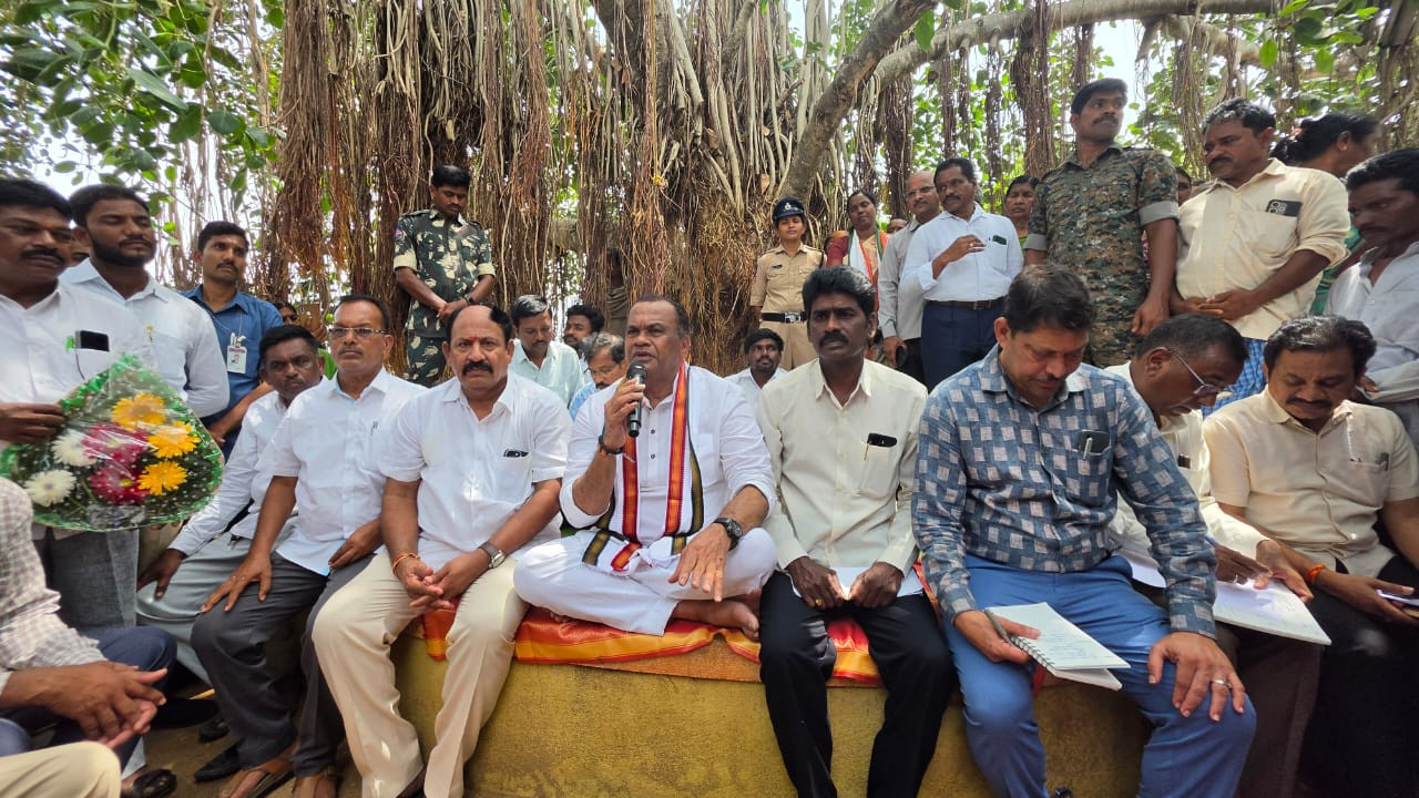 Komatireddy Venkat Reddy fires at KCR for stopping tunnel project out of anger
