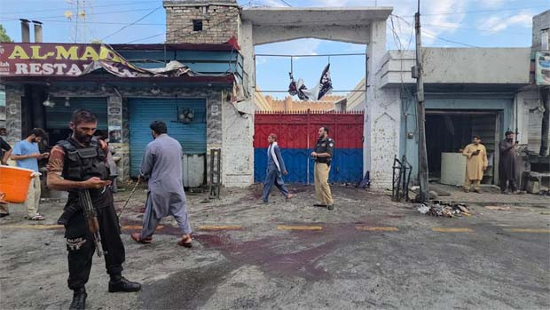Pakistan suicide attack on peace rally kills seven