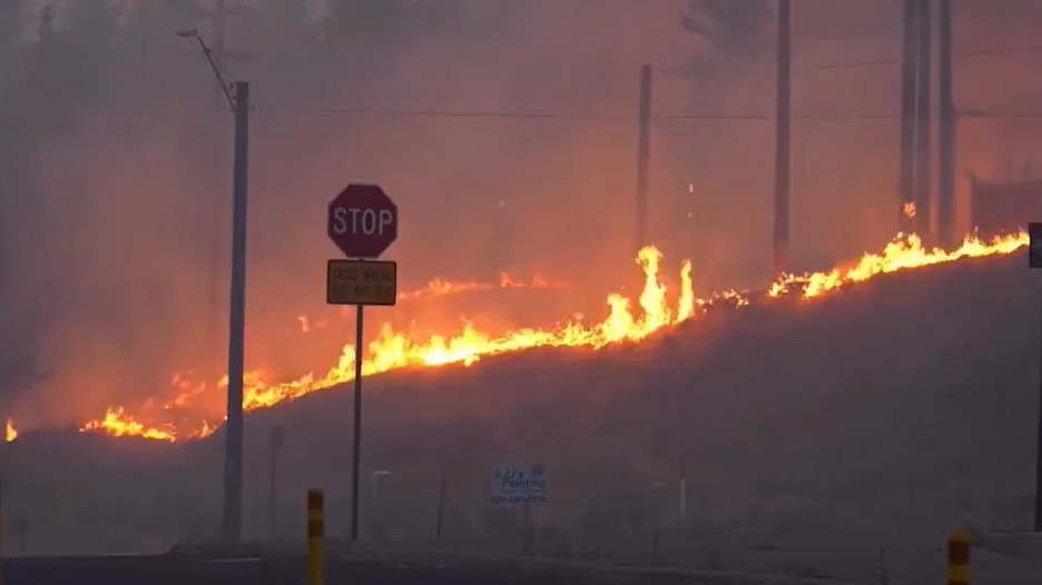 Washington wildfire havoc 65000 evacuated emergency declared