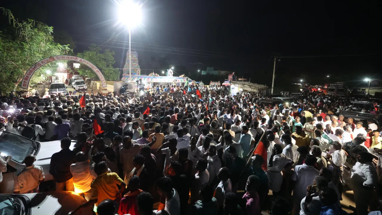 DMK workers give grand welcome to Udhayanidhi Stalin as young leader greets supporters