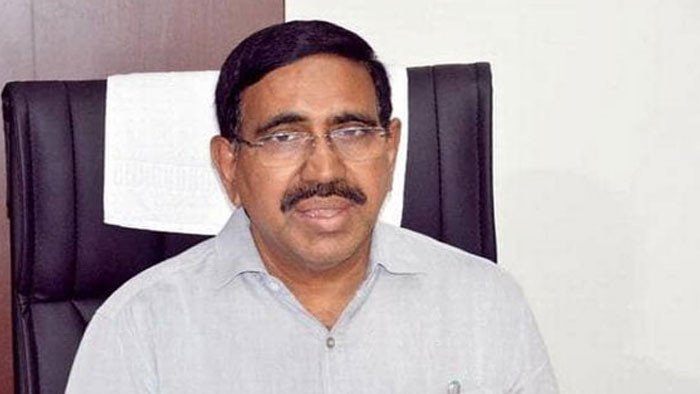 Minister Narayana honored by CREDAI AP representatives over GO 161