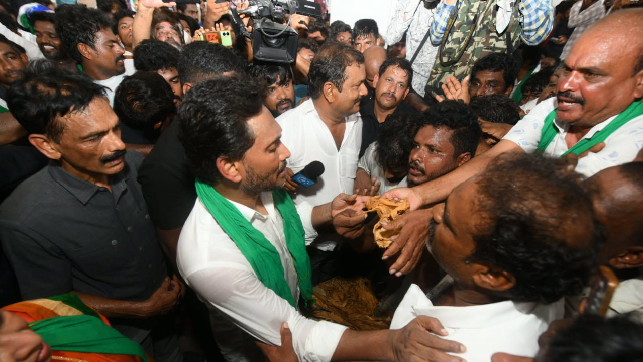 YS Jagan Mohan Reddy slams alliance government over farmer suicides