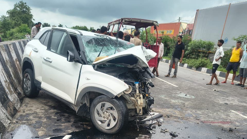 Aban Ahmed son of gangster Atiq Ahmed dies in UP road accident