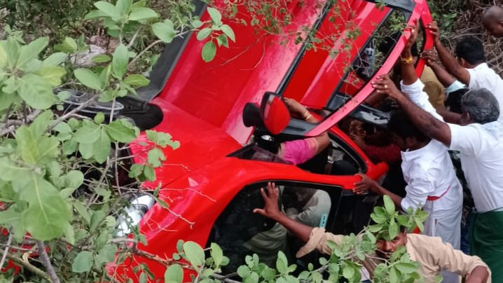 Tirumala Ghat Road accident car falls into valley one dead