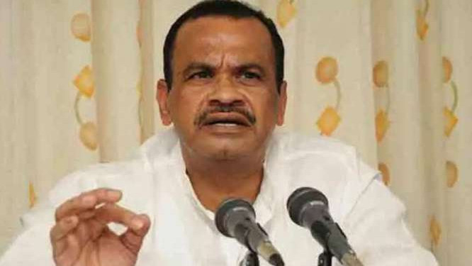 Komatireddy Venkat Reddy and Vivek angry over 54 crore penalty for 5 crore issue
