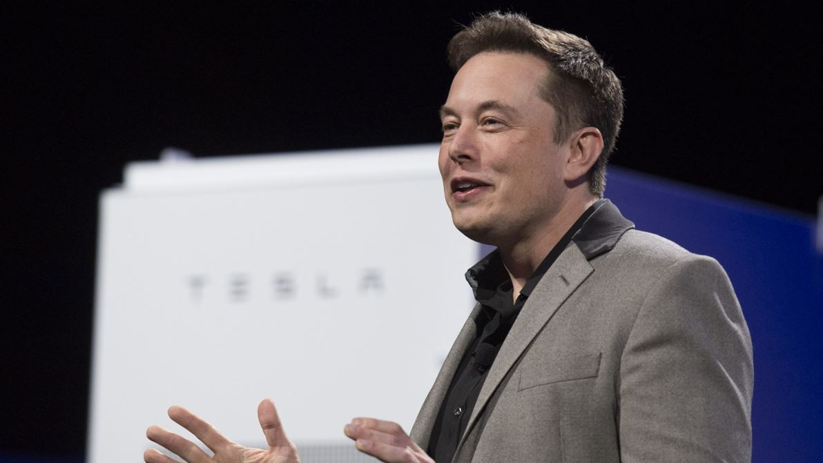 Elon Musk wealth increases by 7700 crore rupees per day in one year