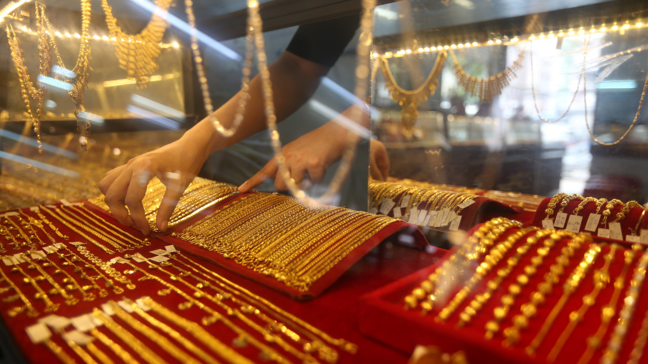 Gold prices surge for sixth day reaching two month high