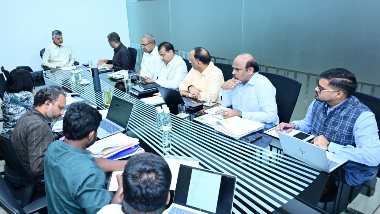 CM Chandrababu review on law and order key meeting with 1300 police officers