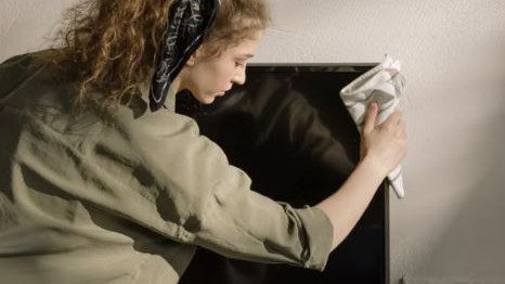 TV Screen Cleaning tips and 10 things you must avoid