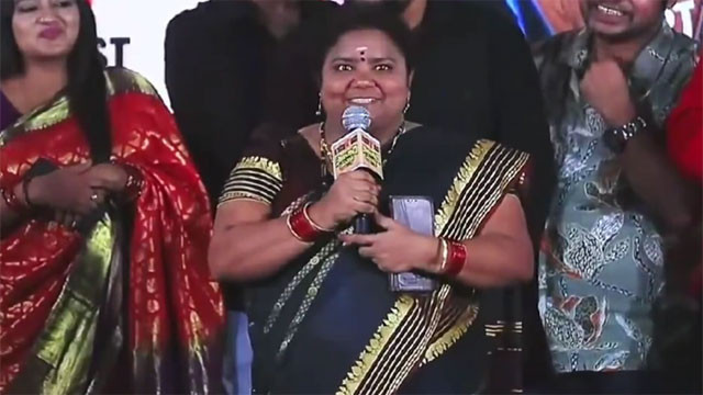 Kumari Auntie double dhamaka acting in movie and 100 rupees food discount offer