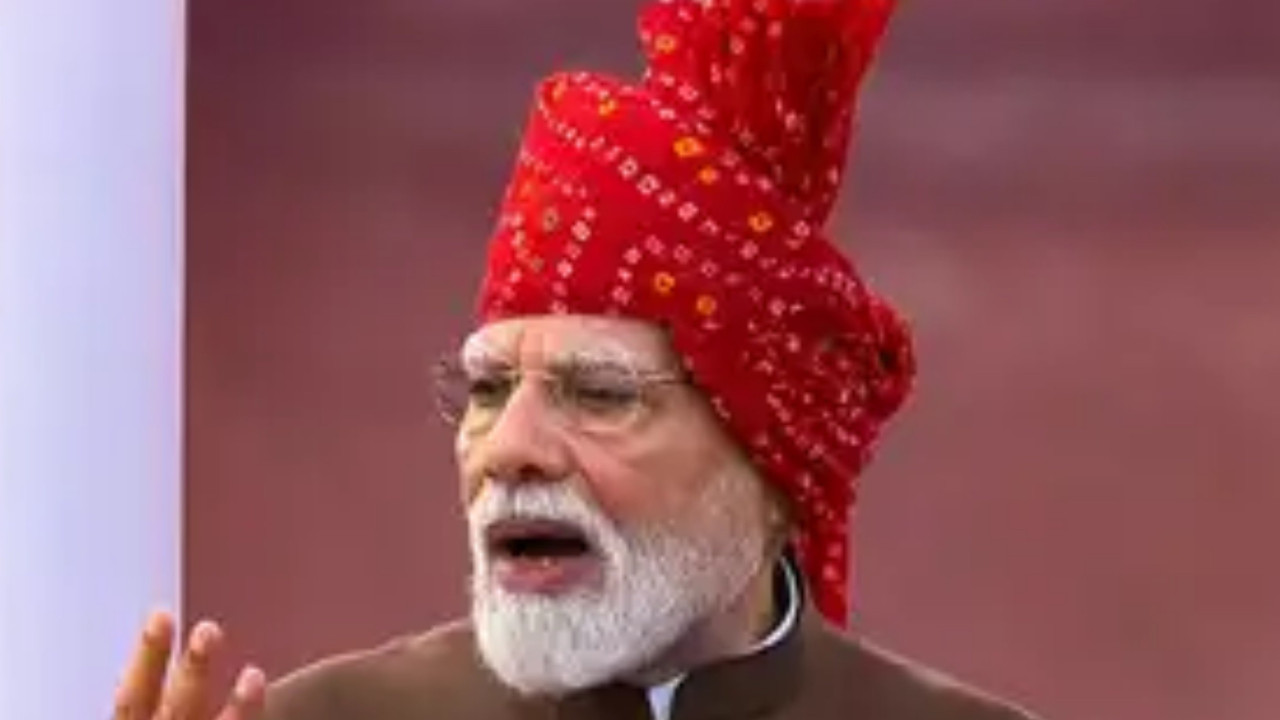 Narendra Modi surpasses Nehru and Indira Gandhi with Red Fort speech record