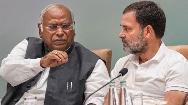 Kharge and Rahul skip Red Fort celebrations again is old controversy the reason