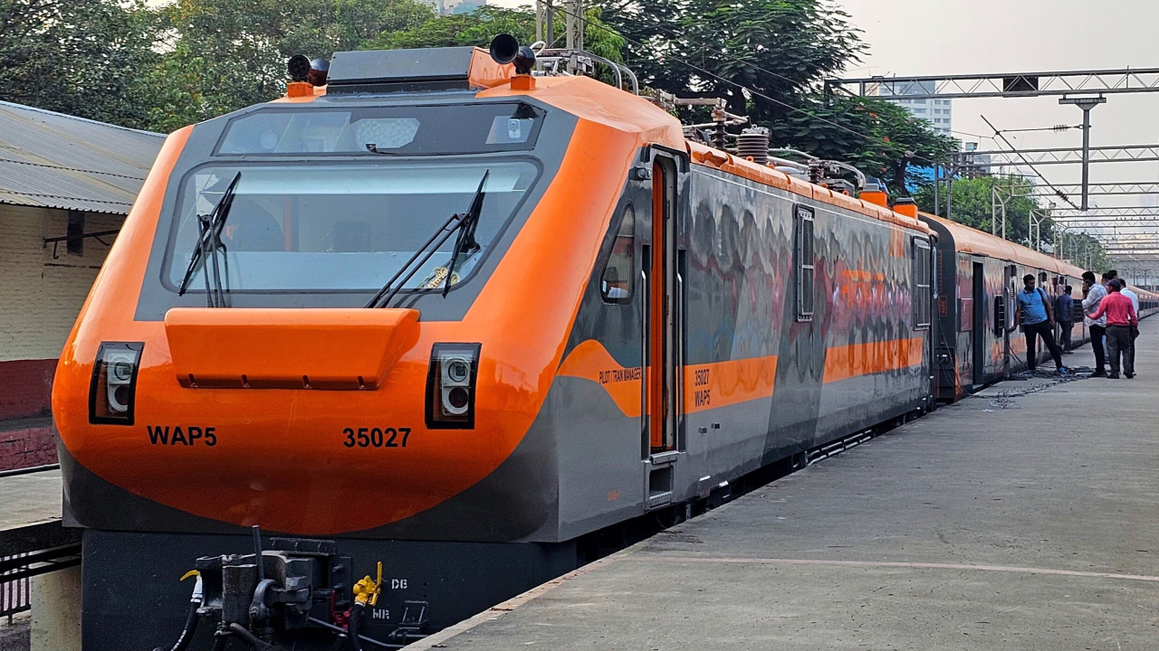 New train from Charlapalli to Gorakhpur timings details