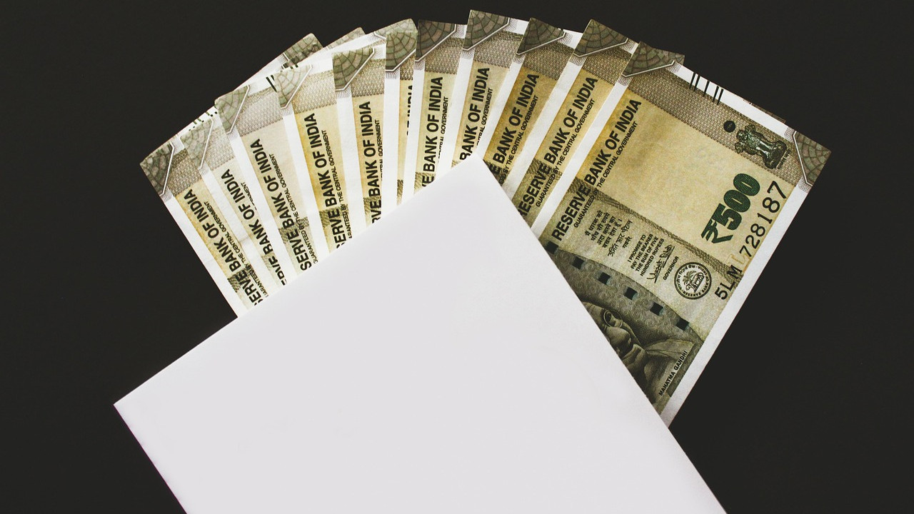 Cash deposit in savings account What happens if it exceeds 10 lakh These are the IT rules